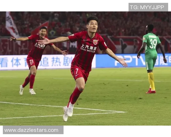 恒大与上港对决赛后采访精彩瞬间回顾与球员心声分享